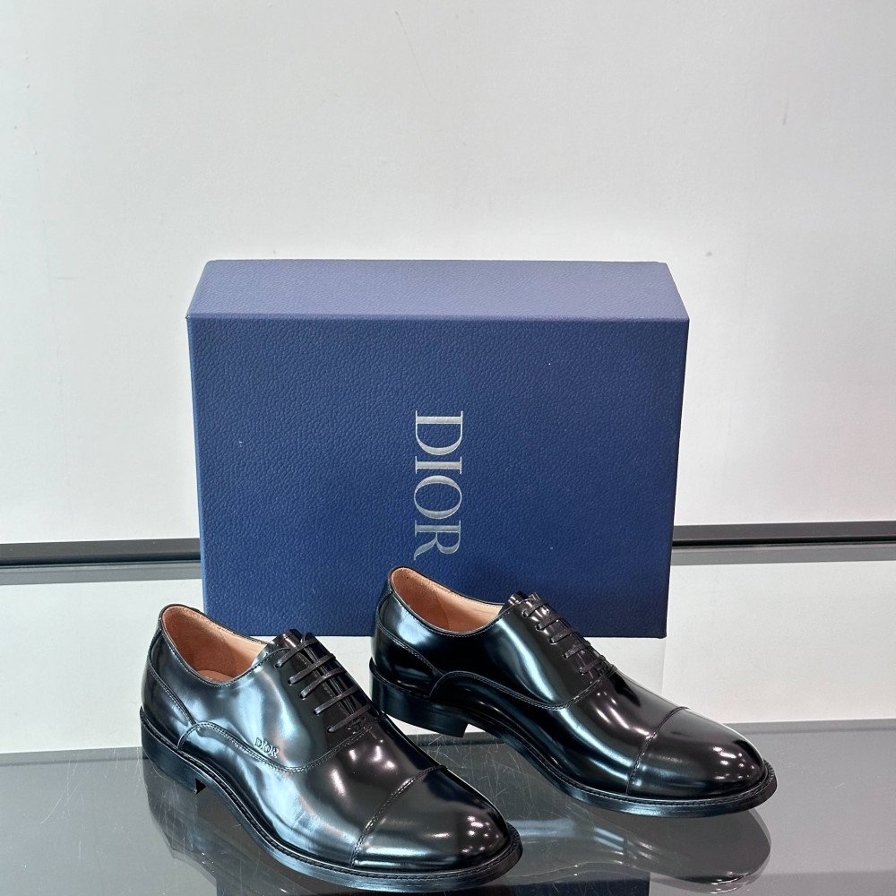 CD leather shoes