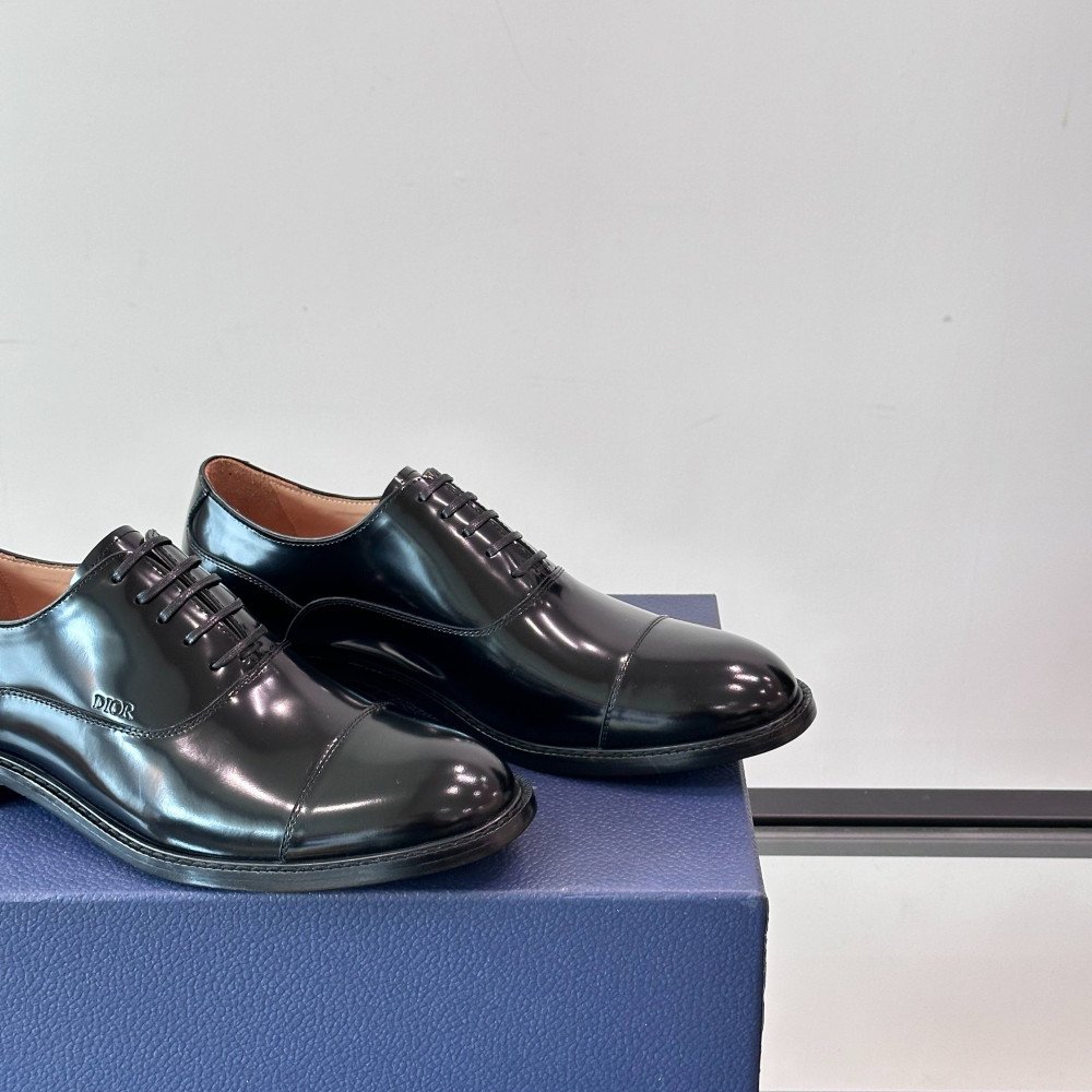 CD leather shoes